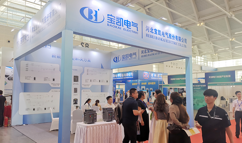 暴击行业天花板！PA旗舰厅电气硬核技术亮相天津清洁能源展，引央视记者及能源产业巨头现场“挖宝”